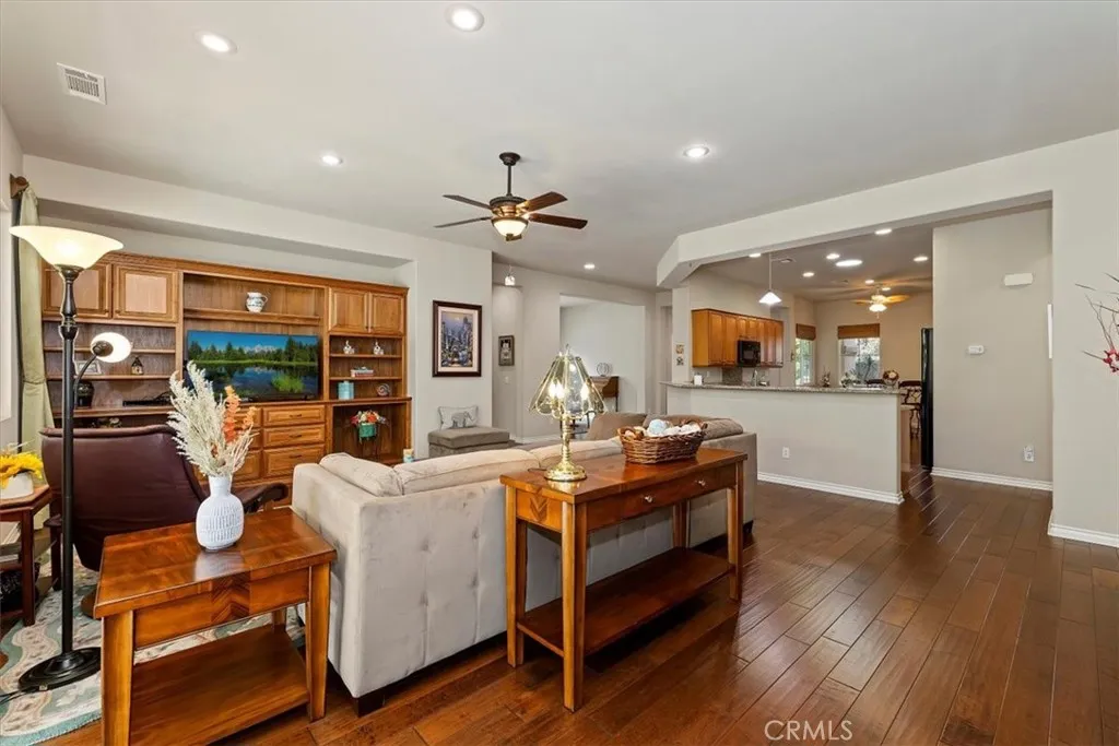 5655 Corte Vallarta, Hemet, California 92545 home-pic-2